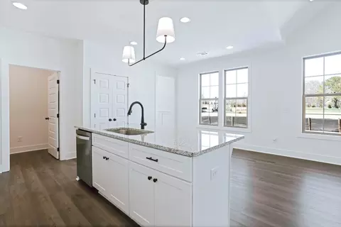 Kitchen - 100 Firefly Ln, Opelika, AL photo 2 of 5