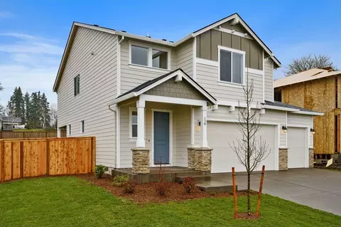 Exterior - 173 Alder St, Eagle Point, OR 97524 photo 3 of 4