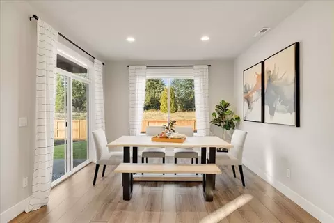 Dining - 173 Alder St, Eagle Point, OR 97524 photo 1 of 1