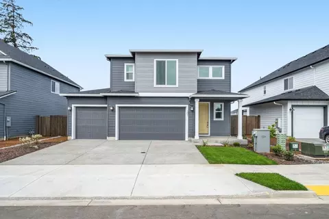 Exterior - 173 Alder St, Eagle Point, OR 97524 photo 6 of 6