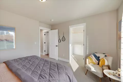 Bedroom - 173 Alder St, Eagle Point, OR 97524 photo 1 of 6