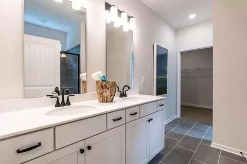 Bath - 4933 Locklear Ln, Collegedale, TN 37302 photo 1 of 6