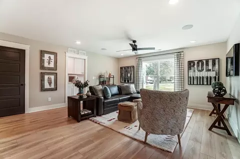 Living - 302 Snow Rd, Greer, SC 29651 photo 4 of 5