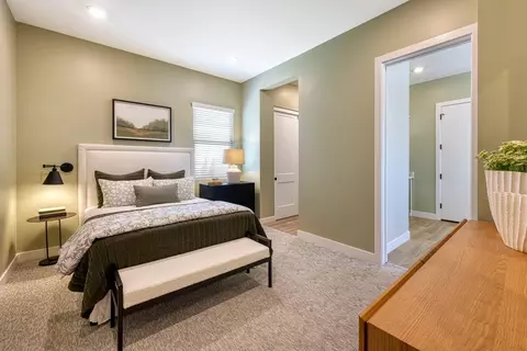 Bedroom - 686 W Treasure Trl, Apache Junction, AZ 85120 photo 5 of 11