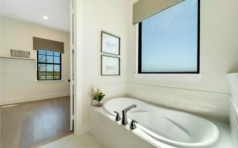 Bath - 1608 Casting Rdg, Mesquite, TX 75181 photo 3 of 6