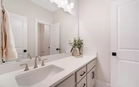 Bath - 1608 Casting Rdg, Mesquite, TX 75181 photo 4 of 6