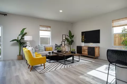 Living - 1713 Betsy Ave, Tulare, CA 93274 photo 1 of 3