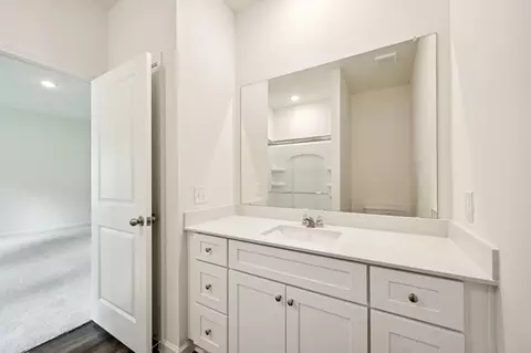 Bath - 140 Dionicio Loop, Seguin, TX 78155 photo 1 of 2