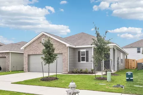 Exterior - 140 Dionicio Loop, Seguin, TX 78155 photo 4 of 8