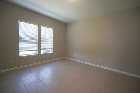 Living - 72 Amberwood Dr, Saint Augustine, FL 32092 photo 4 of 8