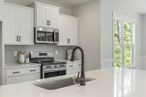 Kitchen - Edens Lane, Hampstead, NC 28443 photo 3 of 4