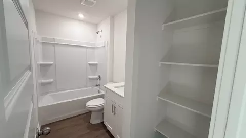 Bath - 512 S Cherry St, Beebe, AR 72012 photo 2 of 5