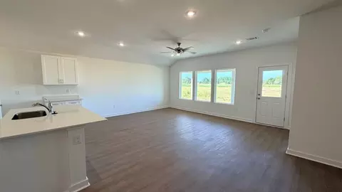 Living - 512 S Cherry St, Beebe, AR 72012 photo 1 of 6