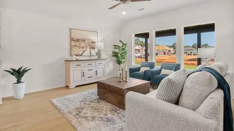 Living - 512 S Cherry St, Beebe, AR 72012 photo 1 of 4