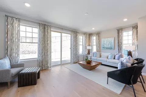 Living - 2770 Bear Claw Pl, Waldorf, MD 20601 photo 2 of 4