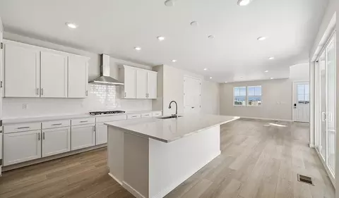Kitchen - 13363 Merrymaker Dr, Longmont, CO 80504 photo 2 of 4