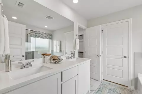 Bath - 808 Rockcloud Dr, Haslet, TX 76052 photo 1 of 4