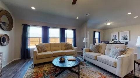 Living - 102 Southfork Dr, Beebe, AR 72012 photo 2 of 4