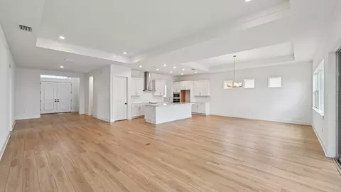 Living - 8308 Golden Beach Ct, Parrish, FL 34219 photo 2 of 5