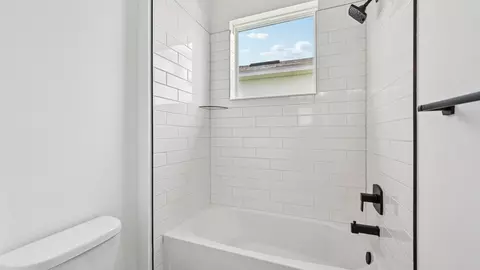 Bath - 8308 Golden Beach Ct, Parrish, FL 34219 photo 2 of 6