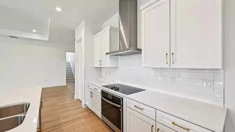 Kitchen - 8308 Golden Beach Ct, Parrish, FL 34219 photo 3 of 6