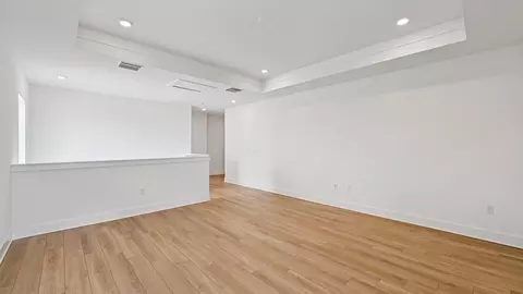 Living - 8308 Golden Beach Ct, Parrish, FL 34219 photo 4 of 5
