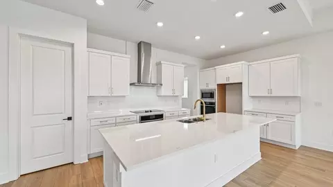 Kitchen - 8308 Golden Beach Ct, Parrish, FL 34219 photo 2 of 6