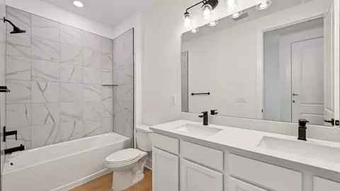 Bath - 8308 Golden Beach Ct, Parrish, FL 34219 photo 6 of 6