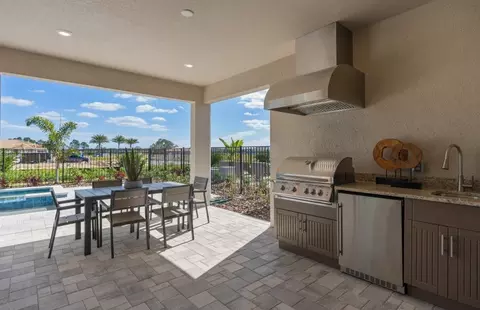 Kitchen - 5094 Sunfalls Ave, Saint Cloud, FL 34772 photo 7 of 8
