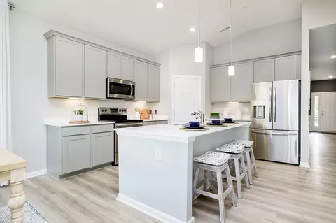 Kitchen - Arrowhead Dr, Piqua, OH 45356 photo 5 of 15