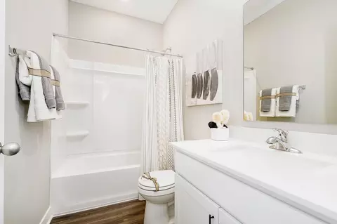 Bath - Arrowhead Dr, Piqua, OH 45356 photo 2 of 8