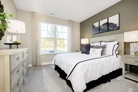 Bedroom - Arrowhead Dr, Piqua, OH 45356 photo 2 of 18