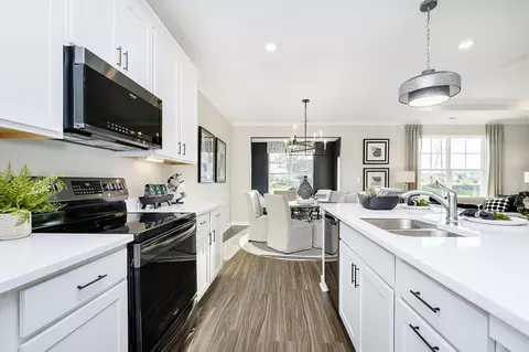 Kitchen - Arrowhead Dr, Piqua, OH 45356 photo 4 of 15
