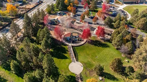 View/Area - 21560 SEtna Pl, Bend, OR 97702 photo 4 of 5