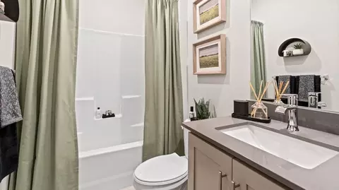 Bath - 21560 SEtna Pl, Bend, OR 97702 photo 1 of 4
