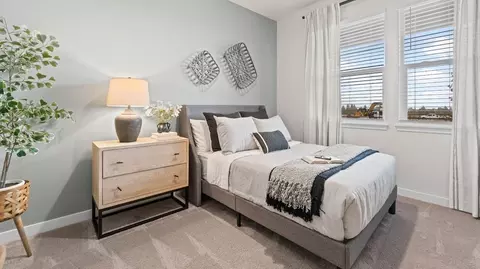 Bedroom - 21560 SEtna Pl, Bend, OR 97702 photo 1 of 5