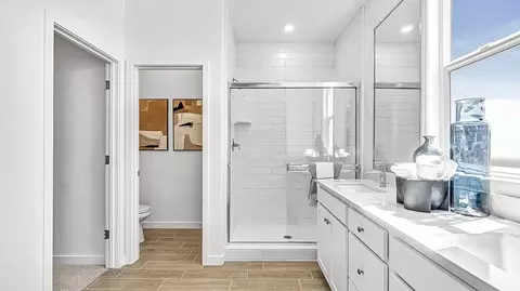Bath - 7619 Mykonos St, Bakersfield, CA 93311 photo 2 of 5