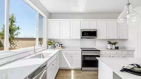 Kitchen - 7619 Mykonos St, Bakersfield, CA 93311 photo 2 of 5