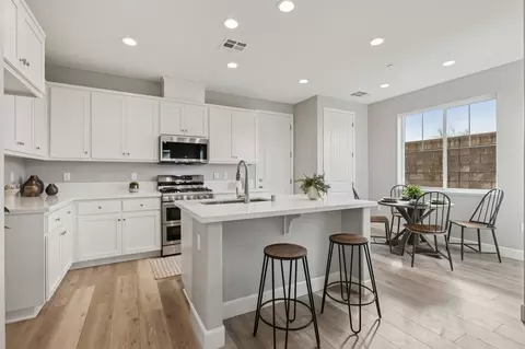 Kitchen - 208 Mindy Way, Pittsburg, CA 94565 photo 4 of 4