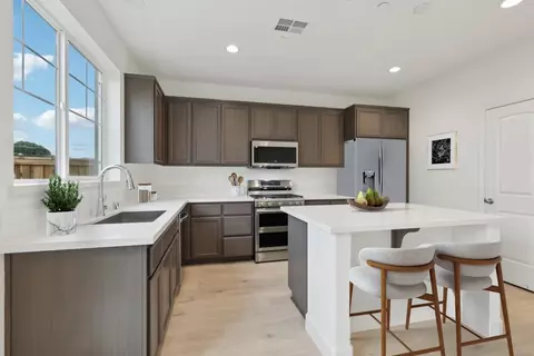 Kitchen - 208 Mindy Way, Pittsburg, CA 94565 photo 1 of 4