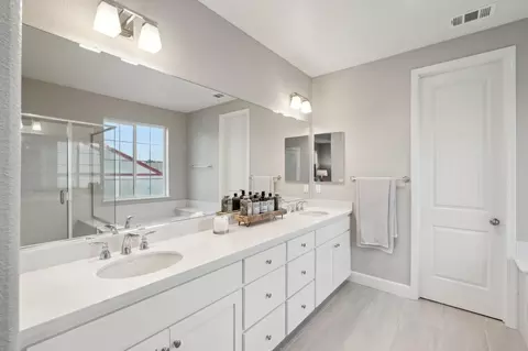 Bath - 208 Mindy Way, Pittsburg, CA 94565 photo 4 of 4