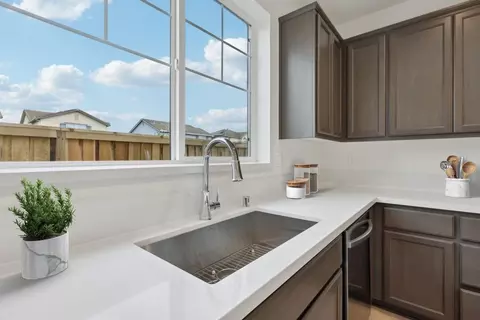 Kitchen - 208 Mindy Way, Pittsburg, CA 94565 photo 2 of 4