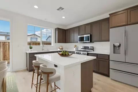 Kitchen - 208 Mindy Way, Pittsburg, CA 94565 photo 3 of 4