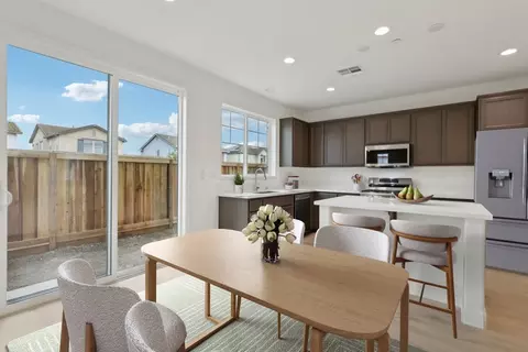 Dining - 208 Mindy Way, Pittsburg, CA 94565 photo 1 of 2