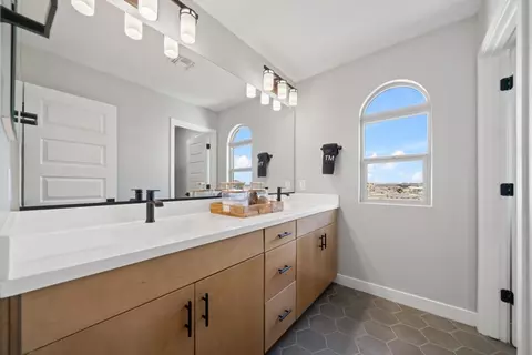 Bath - 10166 W Mitchell Ave, Avondale, AZ 85392 photo 6 of 6