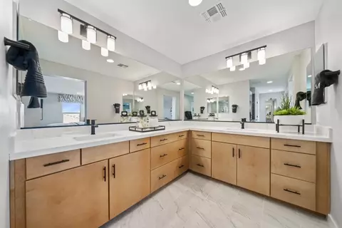 Bath - 10166 W Mitchell Ave, Avondale, AZ 85392 photo 5 of 6