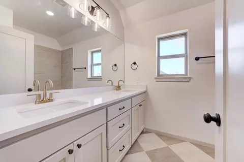 Bath - 7201 E Oakland St, Broken Arrow, OK 74014 photo 3 of 6
