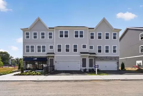 51 Chaucer Ct, Levittown, PA 19057