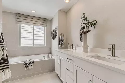 Bath - 3402 N Buchanan Way, Aurora, CO 80019 photo 2 of 2