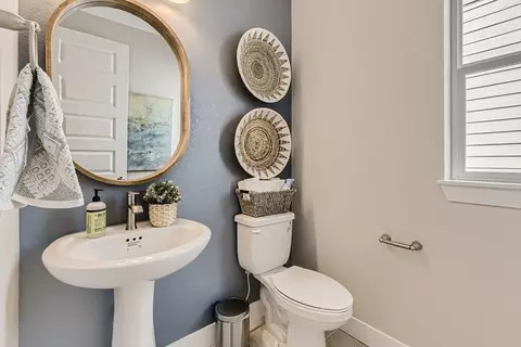 Bath - 3402 N Buchanan Way, Aurora, CO 80019 photo 1 of 2